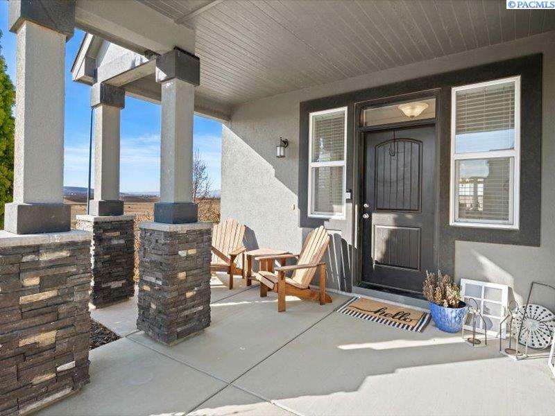 Property Photo: 4898 Barbera St WA 99352