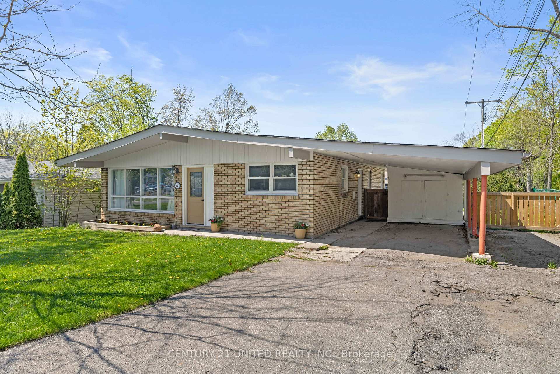 Property Photo:  762 Weller Street  ON K9J 4X5 