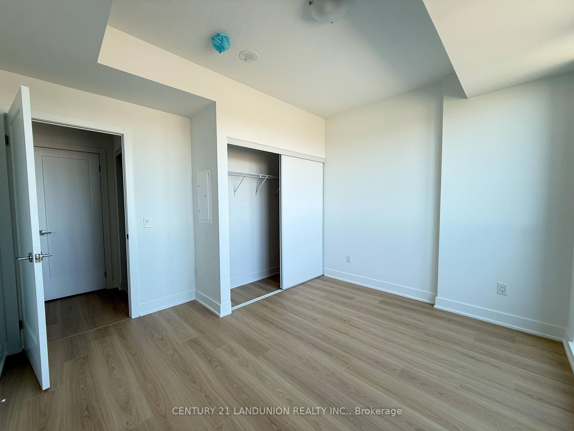 Property Photo: 2545 Simcoe Street N Ph03 ON L1L 0W3