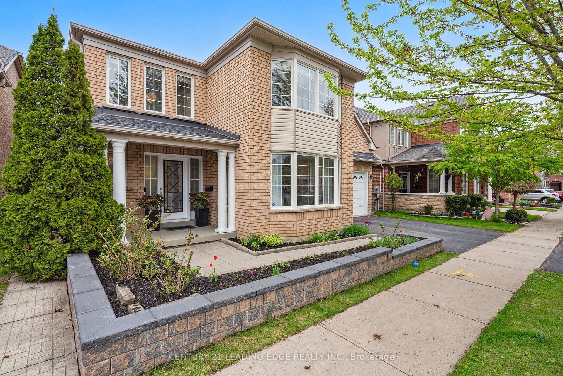 Photo de la propriété: 29 Alden Square ON L1T 4Z2