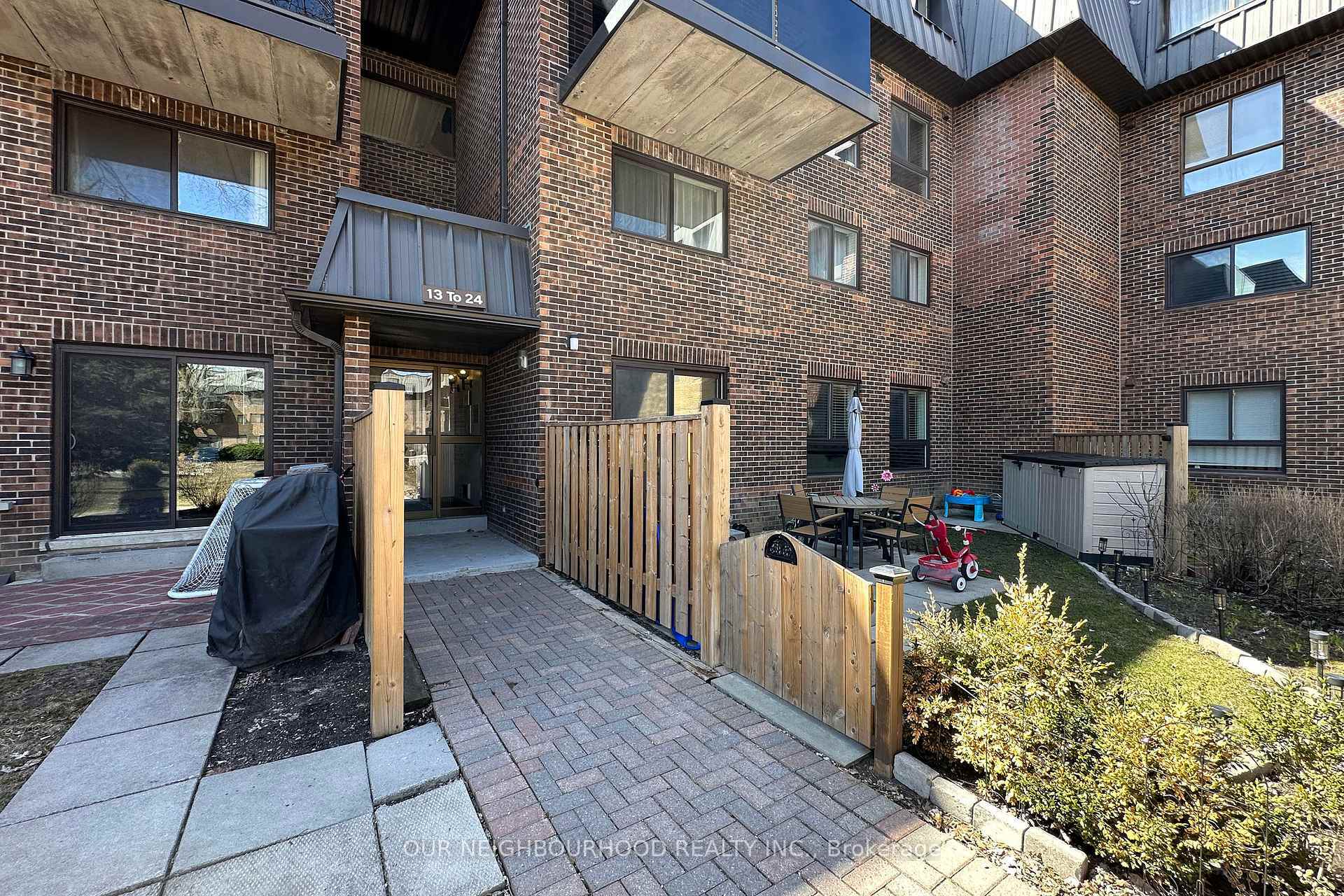 Property Photo: 43 Taunton Road E 17 ON L1G 3T6