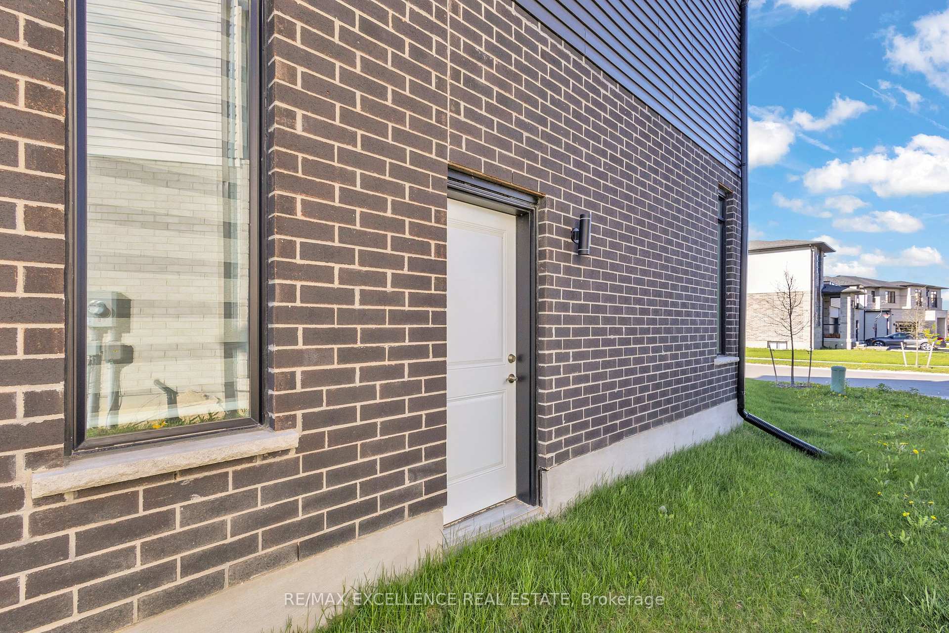 Property Photo: 1464 Medway Park Drive ON N6G 0Z6