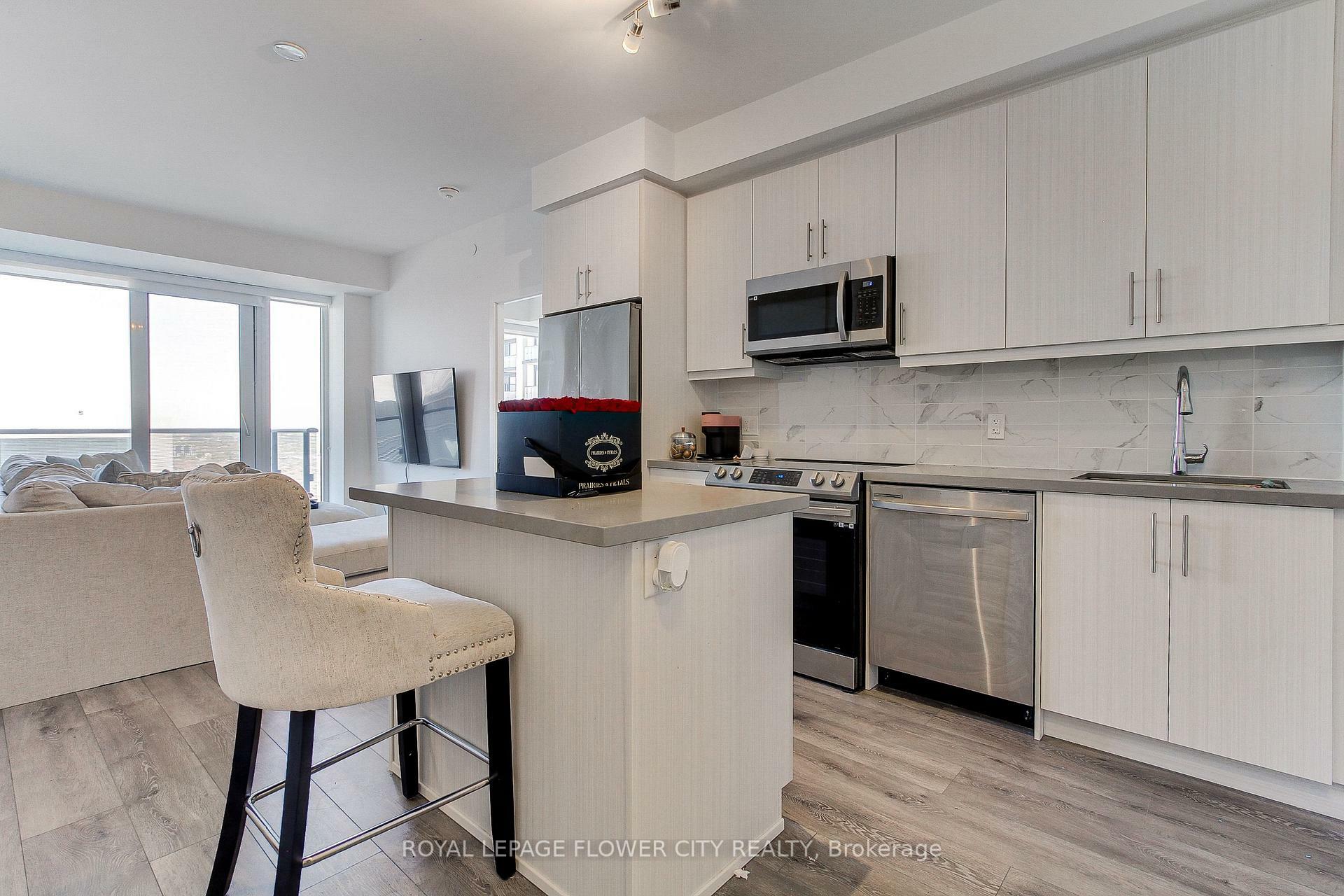 Property Photo: 95 Oneida Crescent 2305 ON L4B 0H5