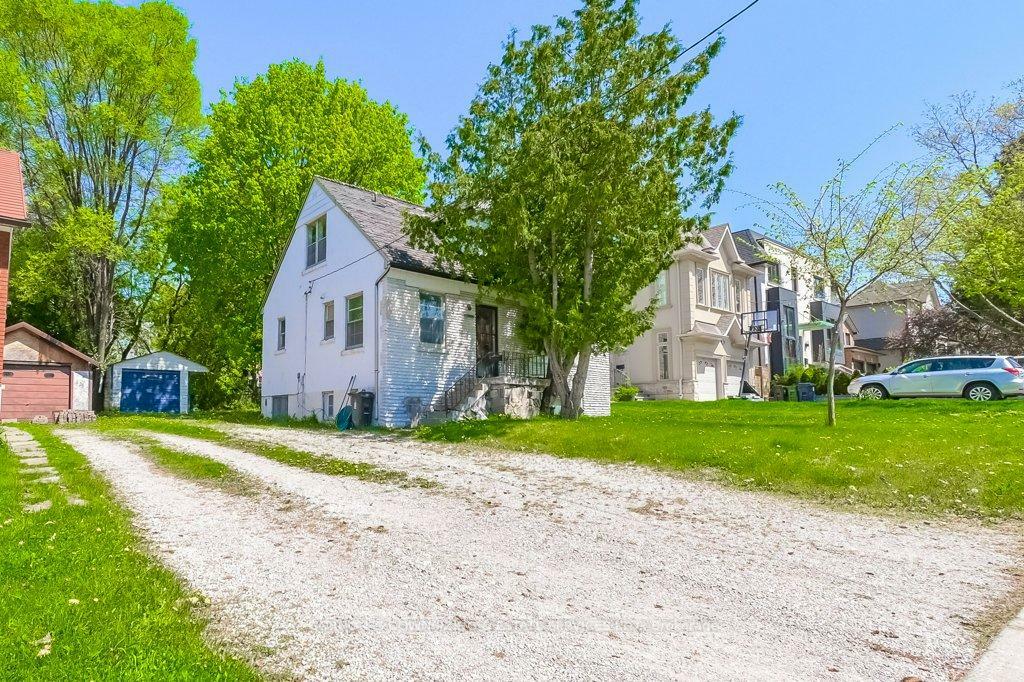 Property Photo: 178 Burndale Avenue ON M2N 1T2