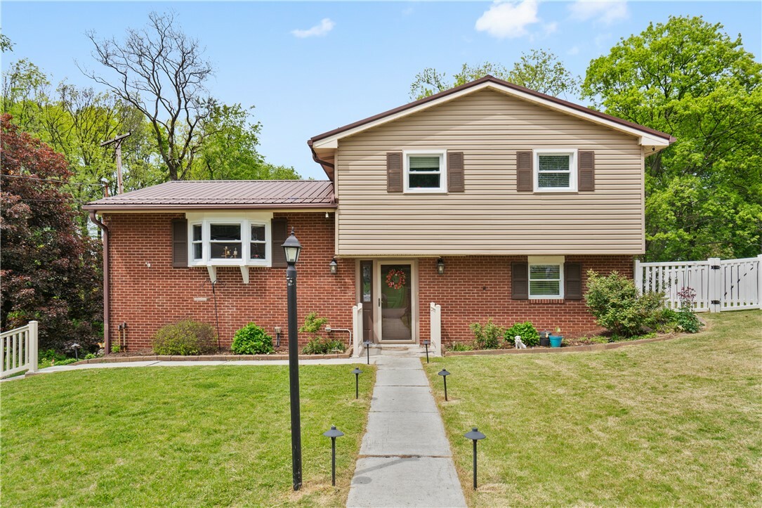 Property Photo: 147 Edgewood Dr PA 15009