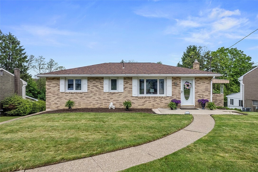 Property Photo: 136 Mallard Dr PA 15136
