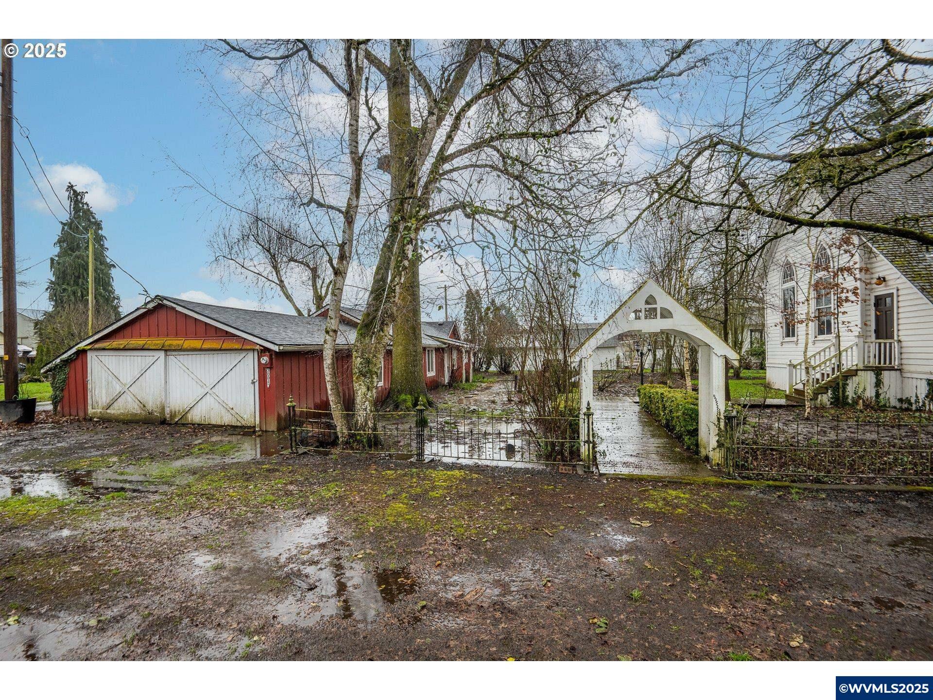 Property Photo: 30045 Highway 99E OR 97377