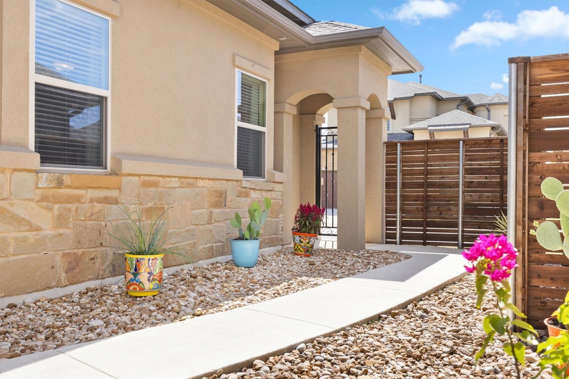 Property Photo:  905 Indian Hawthorne Drive G  TX 78628 