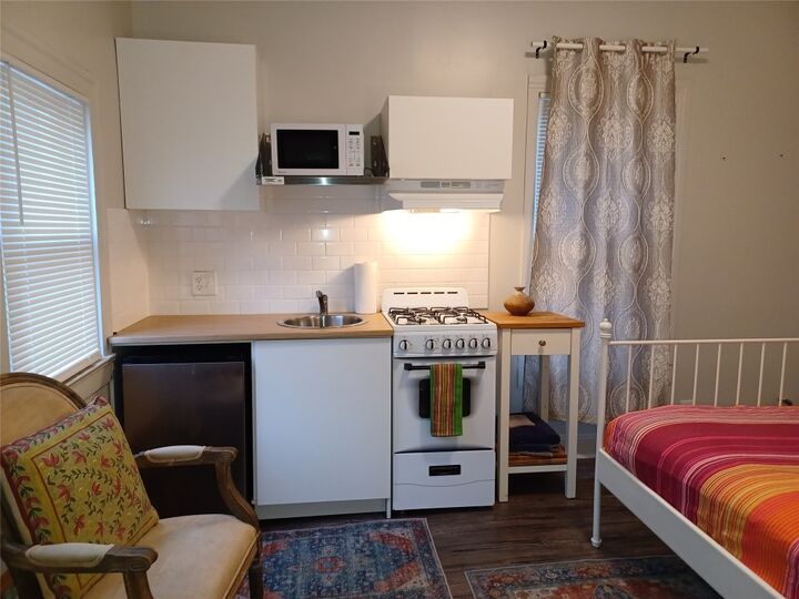 Property Photo: 1906 San Gabriel Street 9 TX 78705