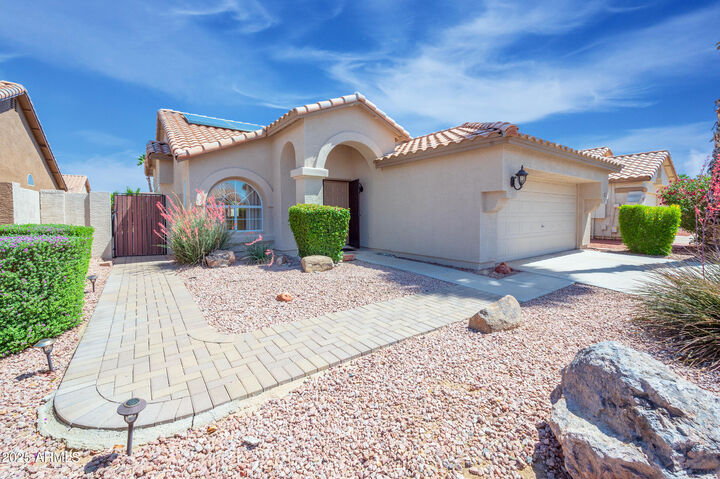 Property Photo:  866 W Geronimo Street  AZ 85225 