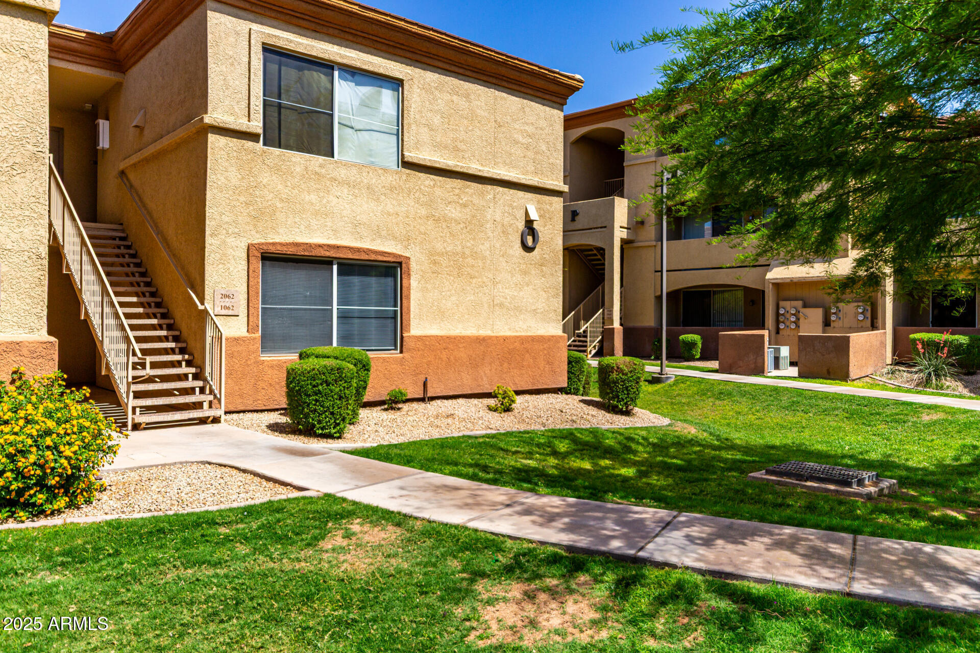 Property Photo: 2134 E Broadway Road 1062 AZ 85282