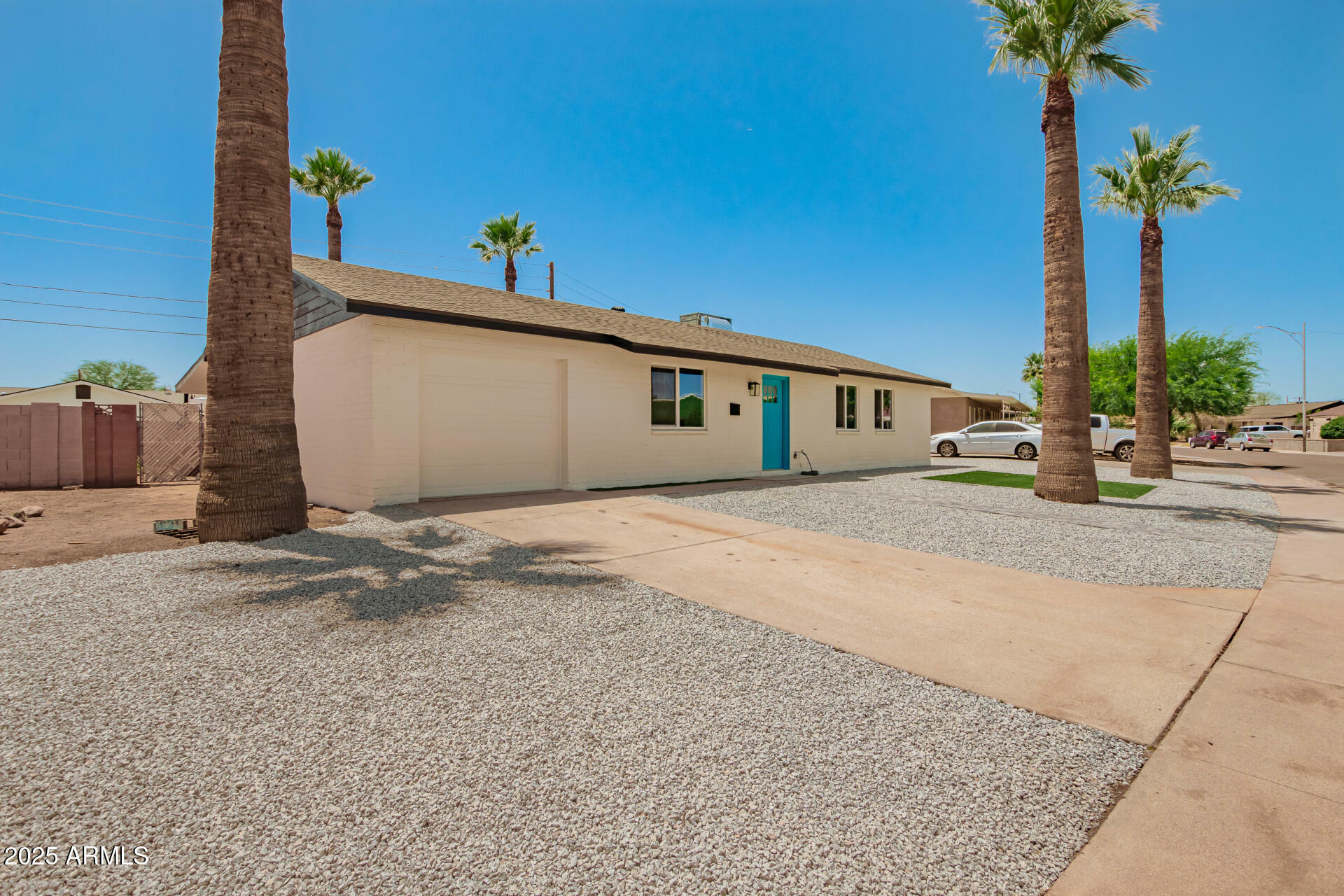 Property Photo: 3302 N 40th Drive AZ 85019