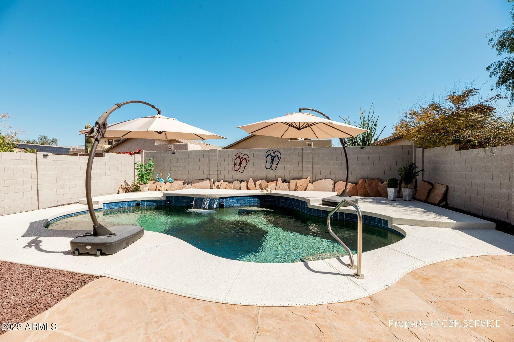 Property Photo: 4712 E Lone Cactus Drive AZ 85050
