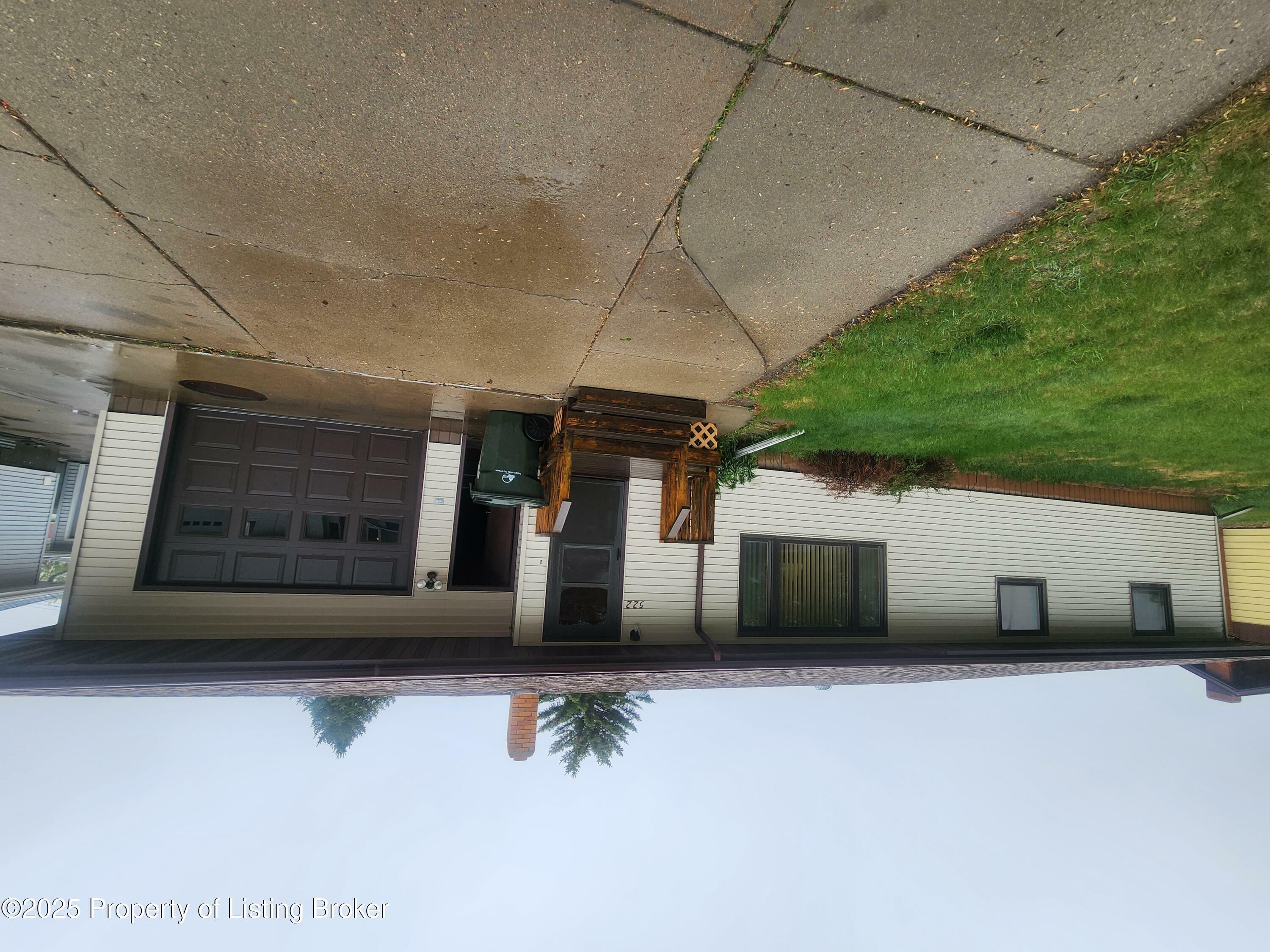 Property Photo: 522 6th Avenue NE ND 58545