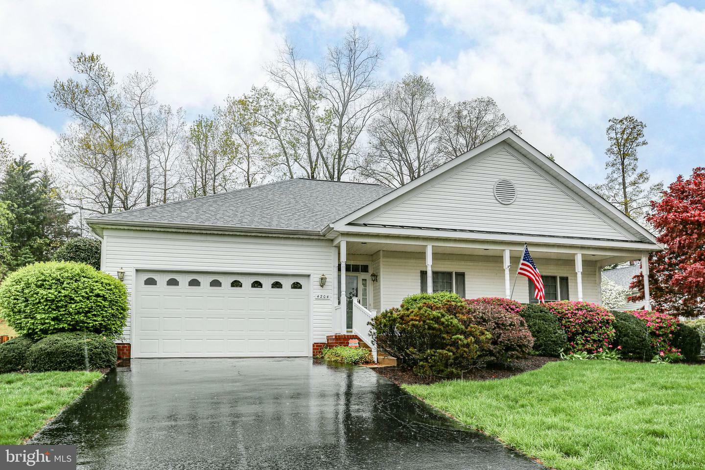 Property Photo: 4204 Stonehaven Way VA 22408