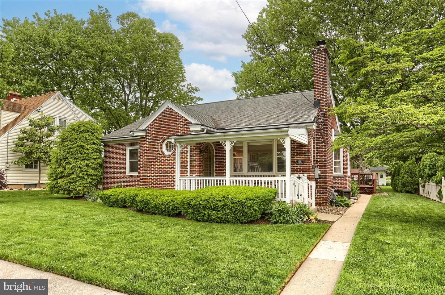 Property Photo: 309 W Oak Street PA 17078