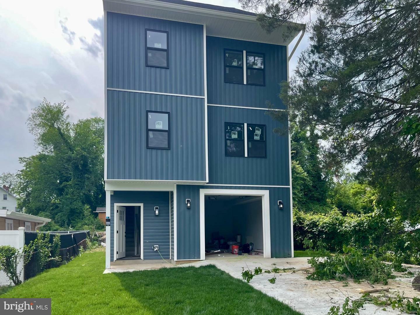Property Photo: 8906 Chestnut Avenue MD 20720