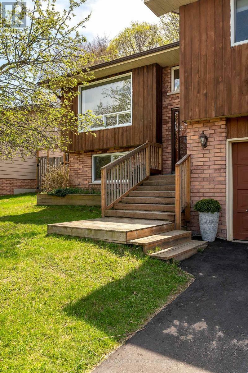 Photo de la propriété:  20 Southdale Drive  ON P1H 1T6 