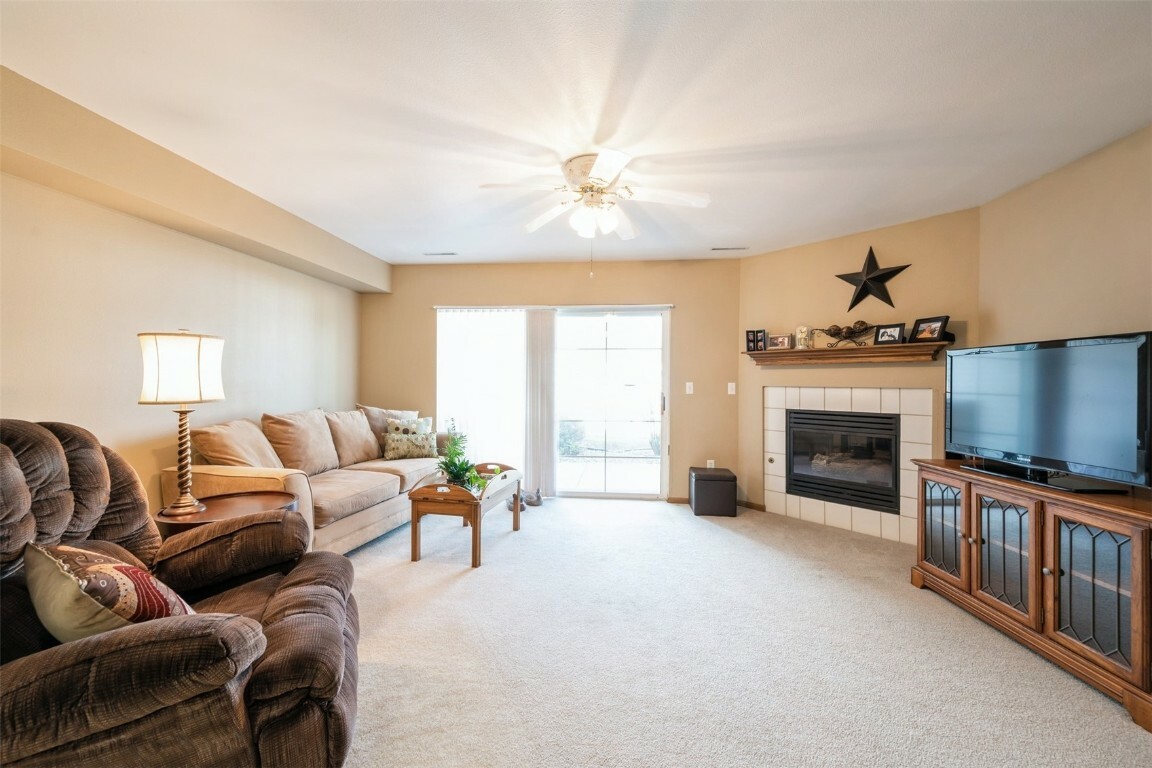 Property Photo: 4611 1st Ave SW Unit #1 IA 52404