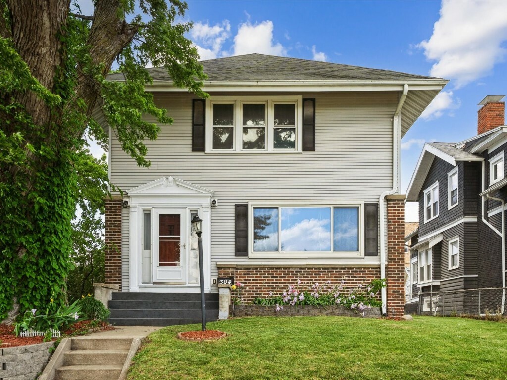Property Photo: 304 South St IA 52345