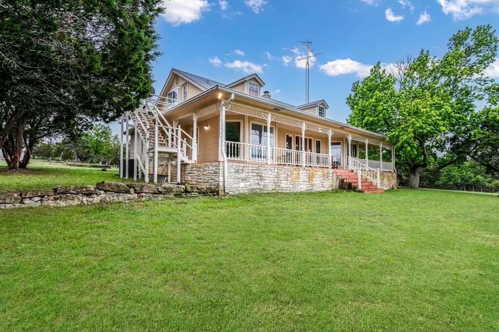 Property Photo:  284 Wren Ln  TX 78624 