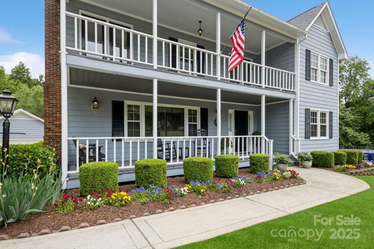 Property Photo: 16612 Grapperhall Drive NC 28078