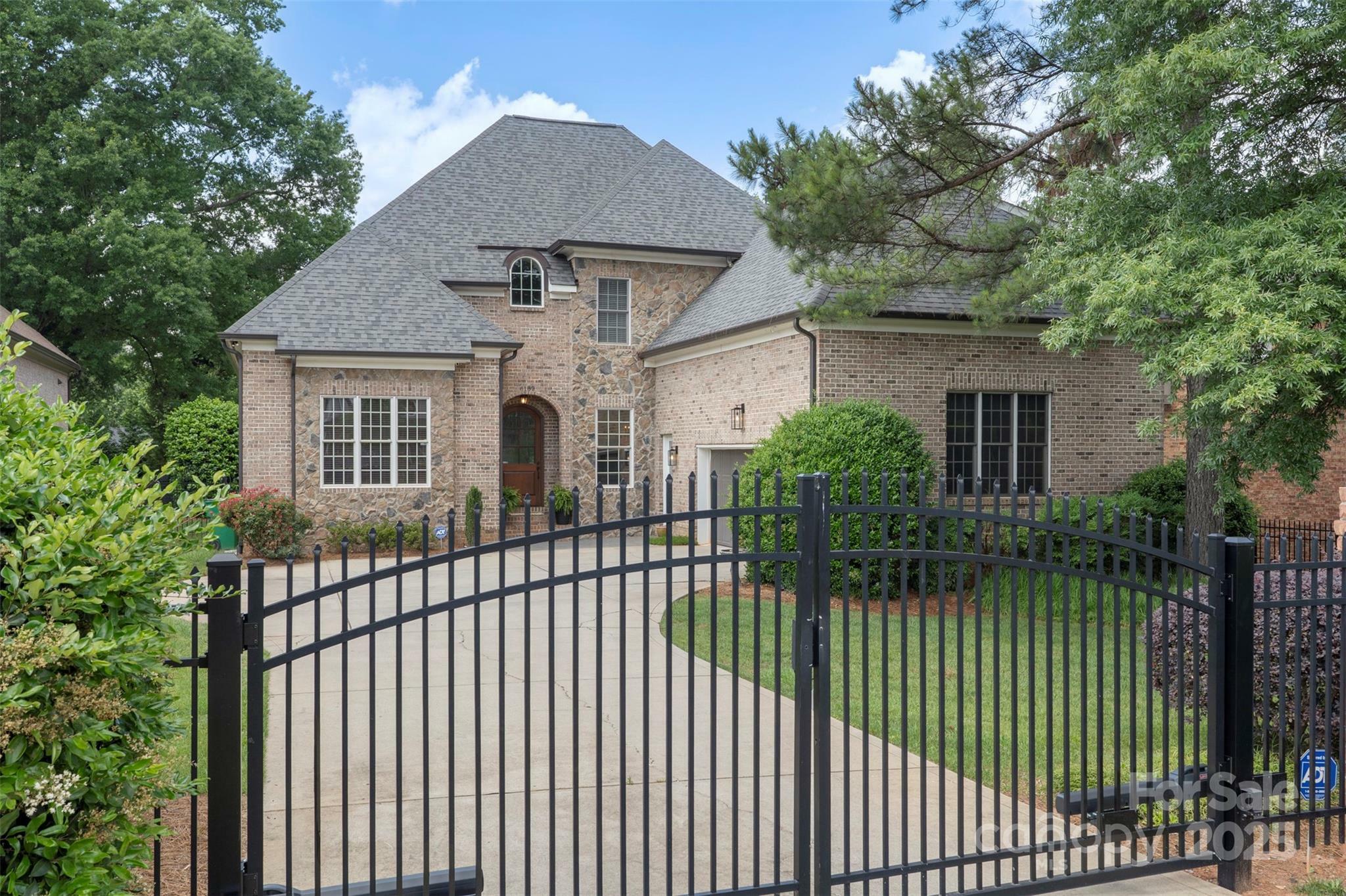 Property Photo:  6132 Sharon Road  NC 28210 