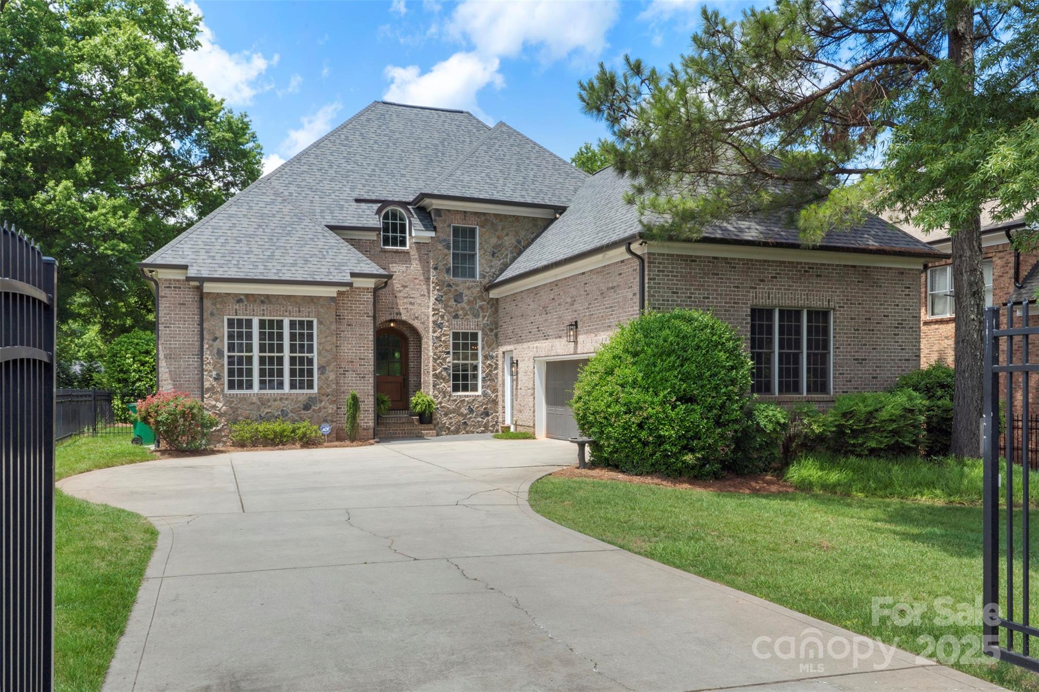 Property Photo: 6132 Sharon Road NC 28210