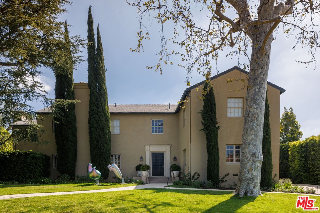 Property Photo:  400 S Hudson Ave  CA 90020 