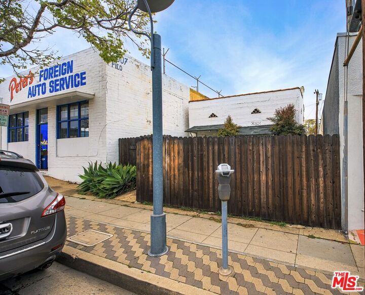 Property Photo:  3011 Pico Blvd  CA 90405 