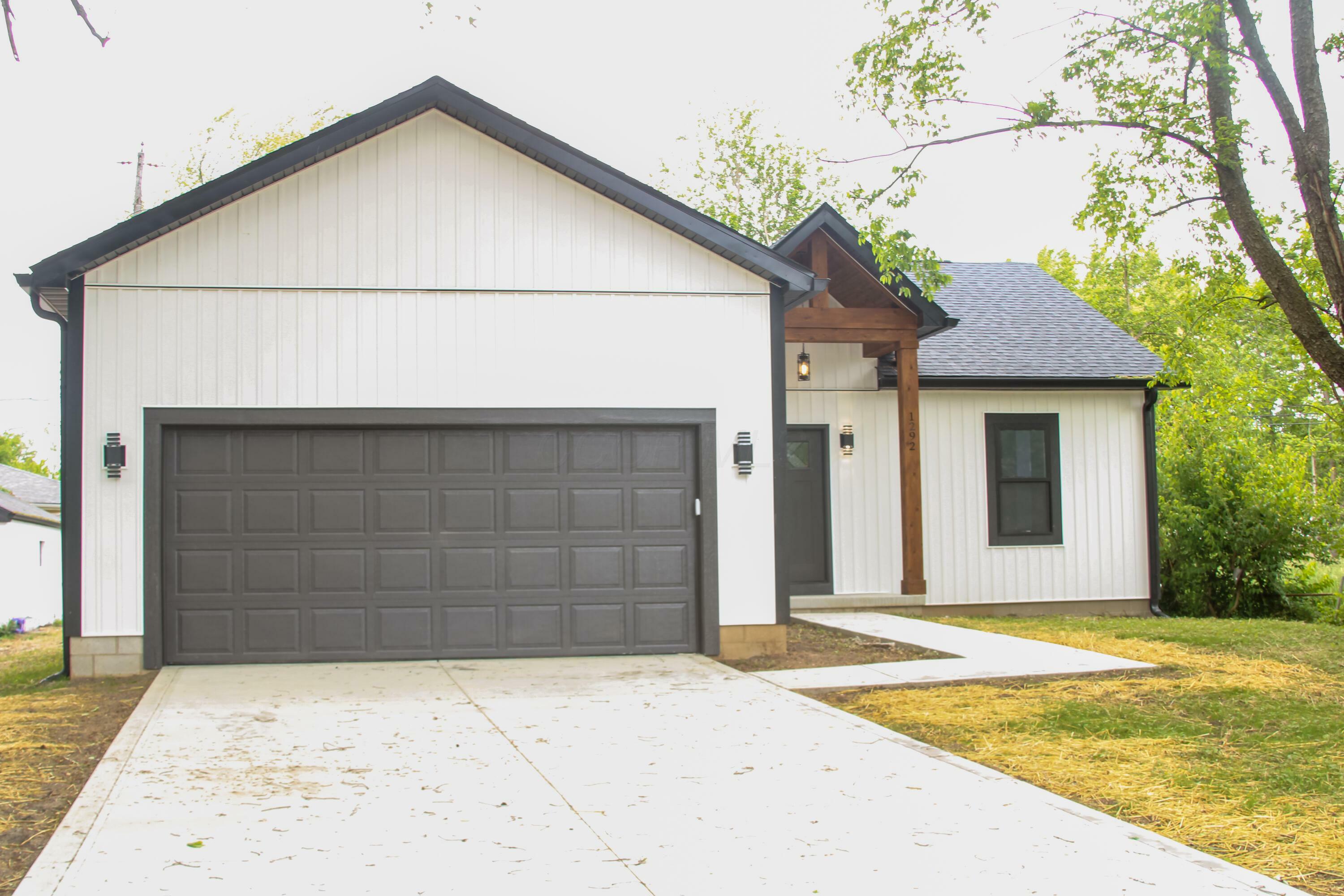 Property Photo: 1292 Moundview Avenue OH 43207