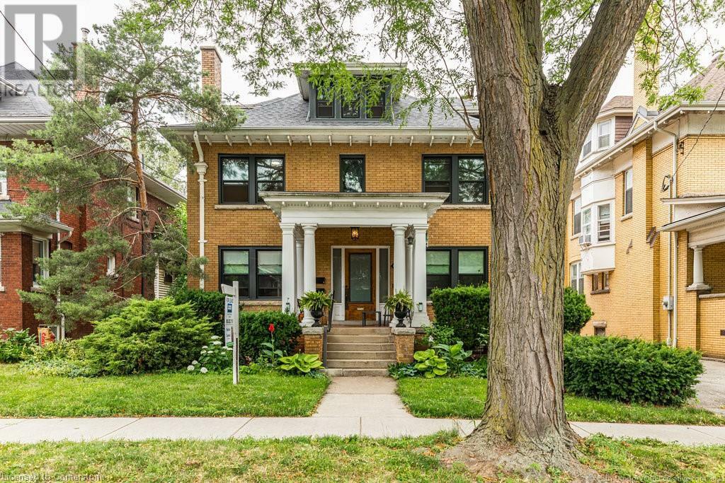 Photo de la propriété: 72 Sherman Avenue South 2 ON L8M 2P7