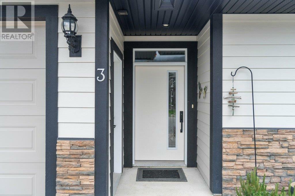 Property Photo: 1791 10 Street Southwest 3 BC V1E 0E9