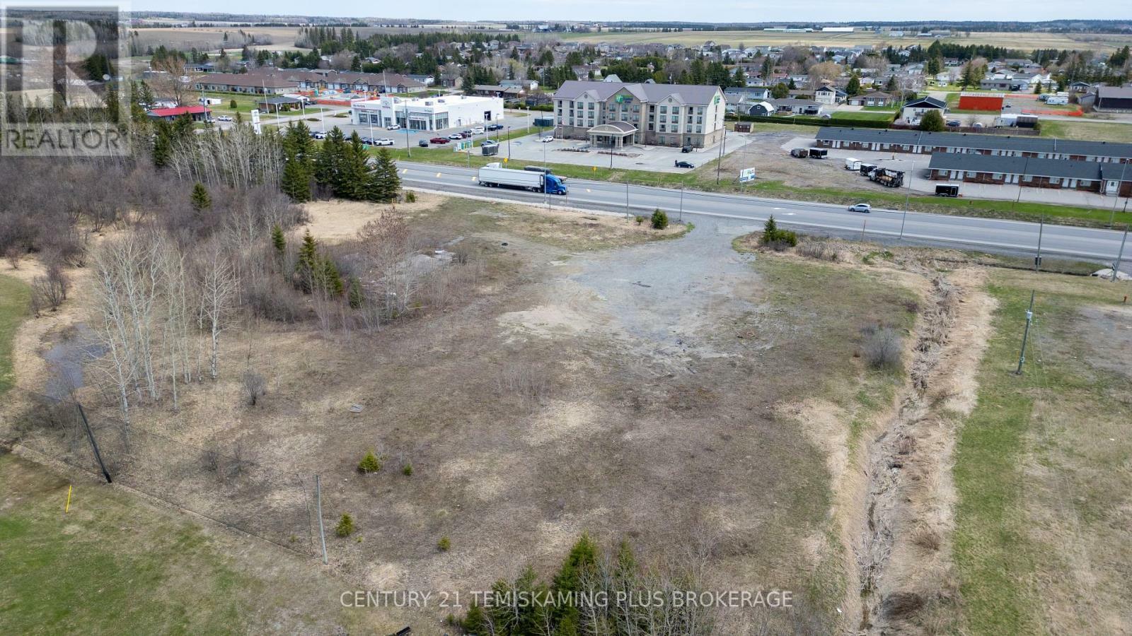 Photo de la propriété: 998024 11 Highway North ON P0J 1P0