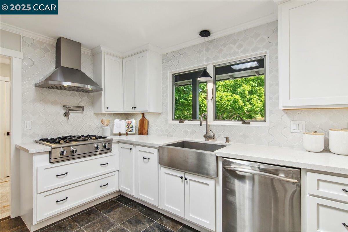 Property Photo: 539 Silverado Dr CA 94549