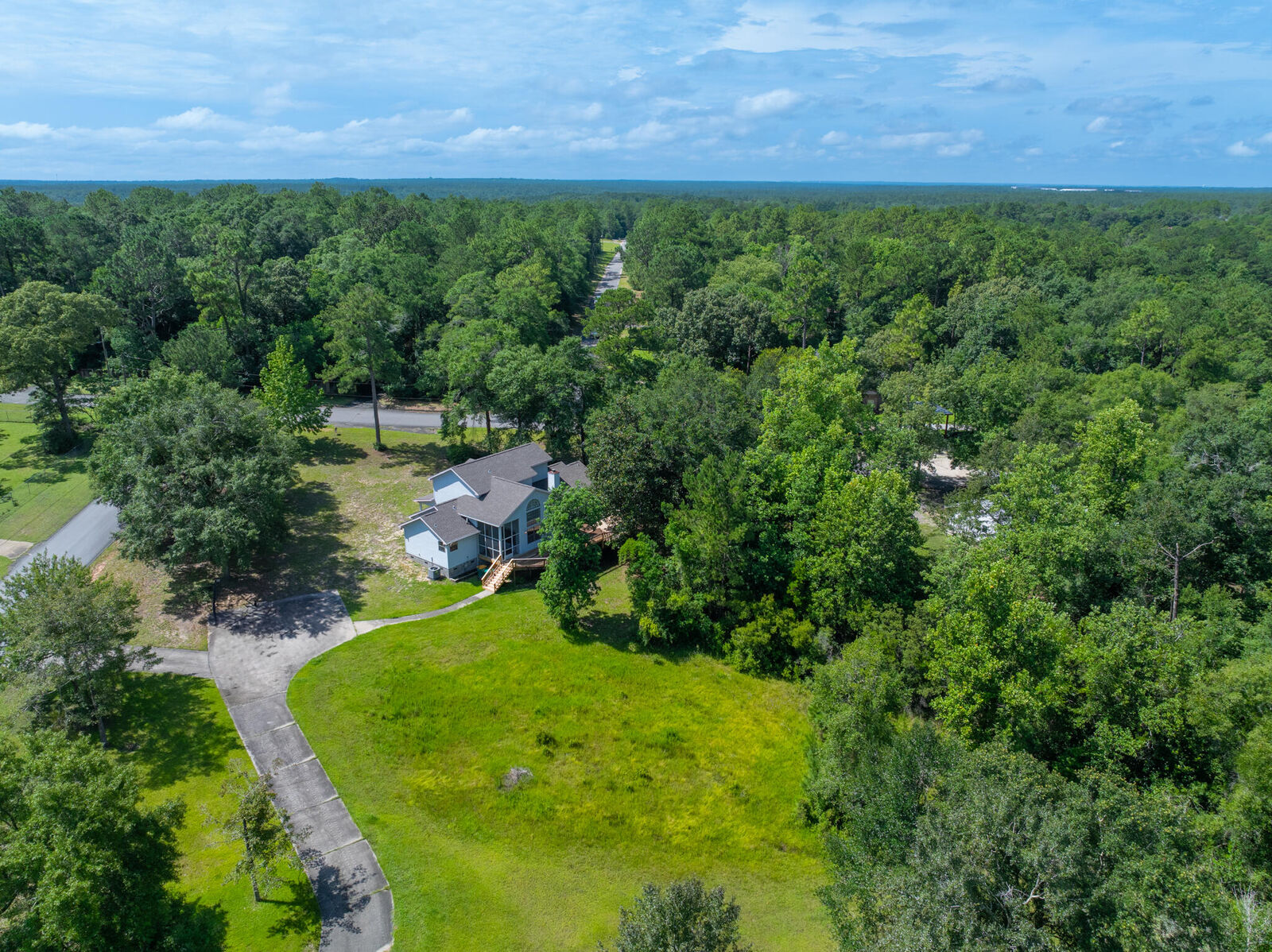 Property Photo: 5882 Willow Lane FL 32539