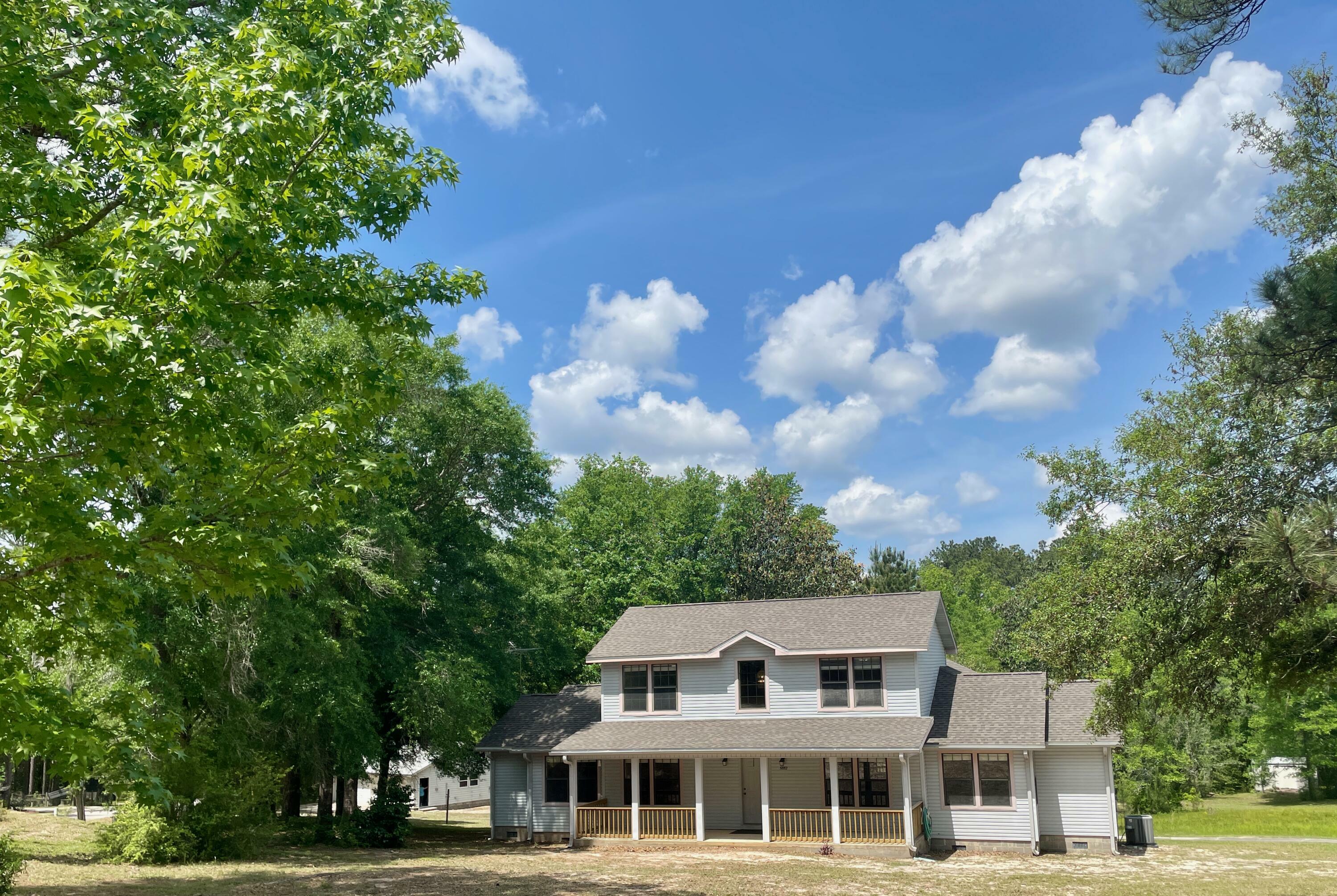 Property Photo: 5882 Willow Lane FL 32539