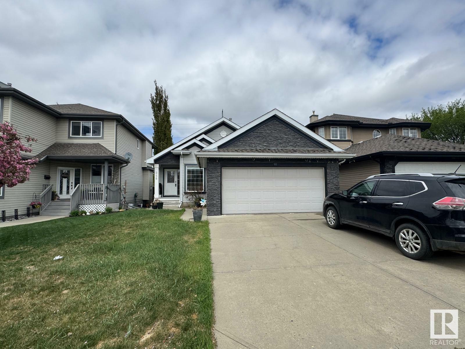 258 Hilliard Green NW  Edmonton AB T6R 3G5 photo
