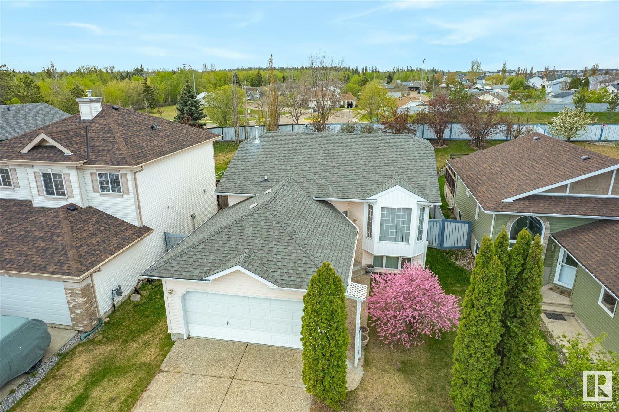 31 Deer Park Way  Spruce Grove AB T7X 3K4 photo
