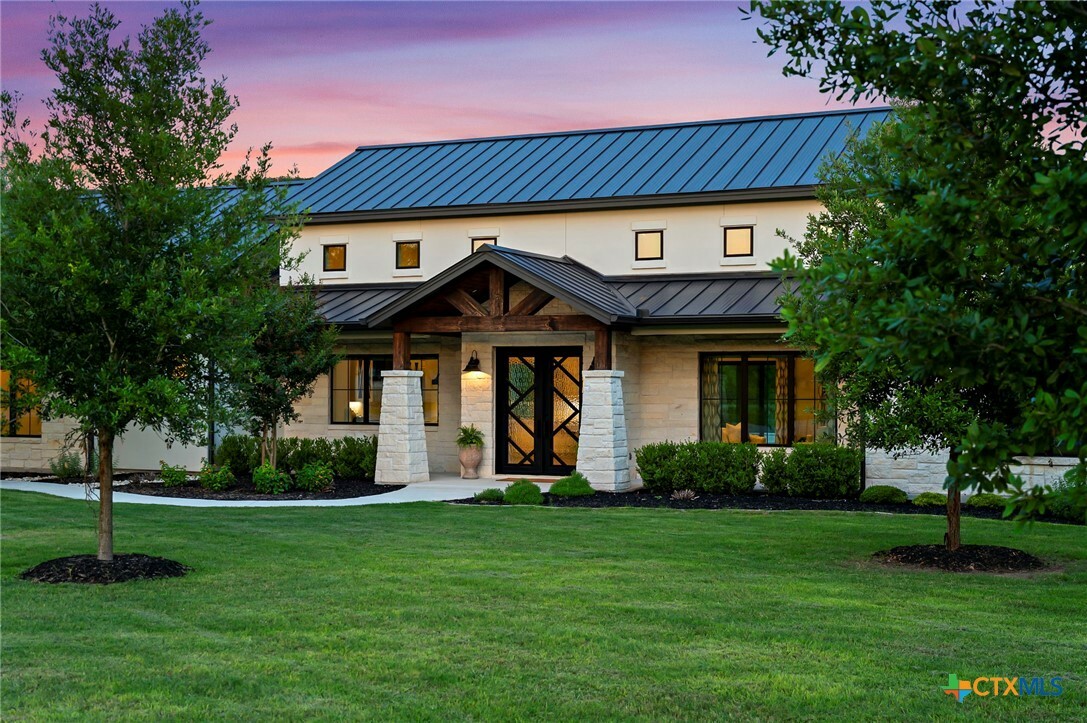 Property Photo: 811 Wade Road TX 78132