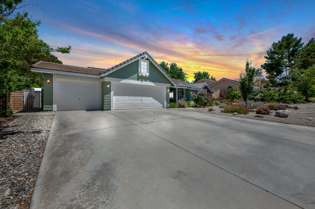 Property Photo:  41304 Maple Street  CA 93551 