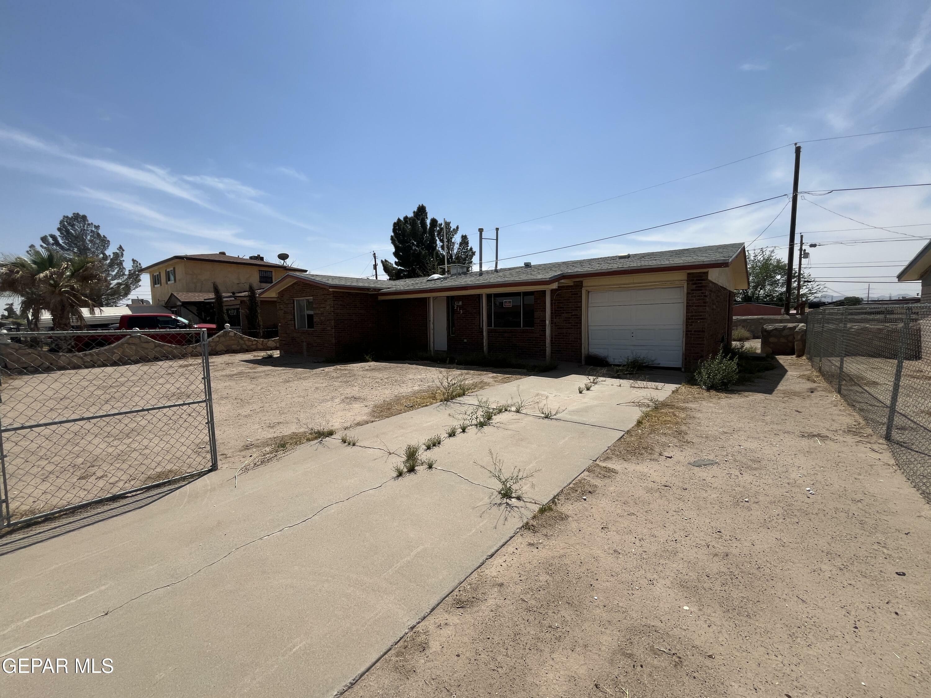 Property Photo: 215 Maravilla Drive TX 79907