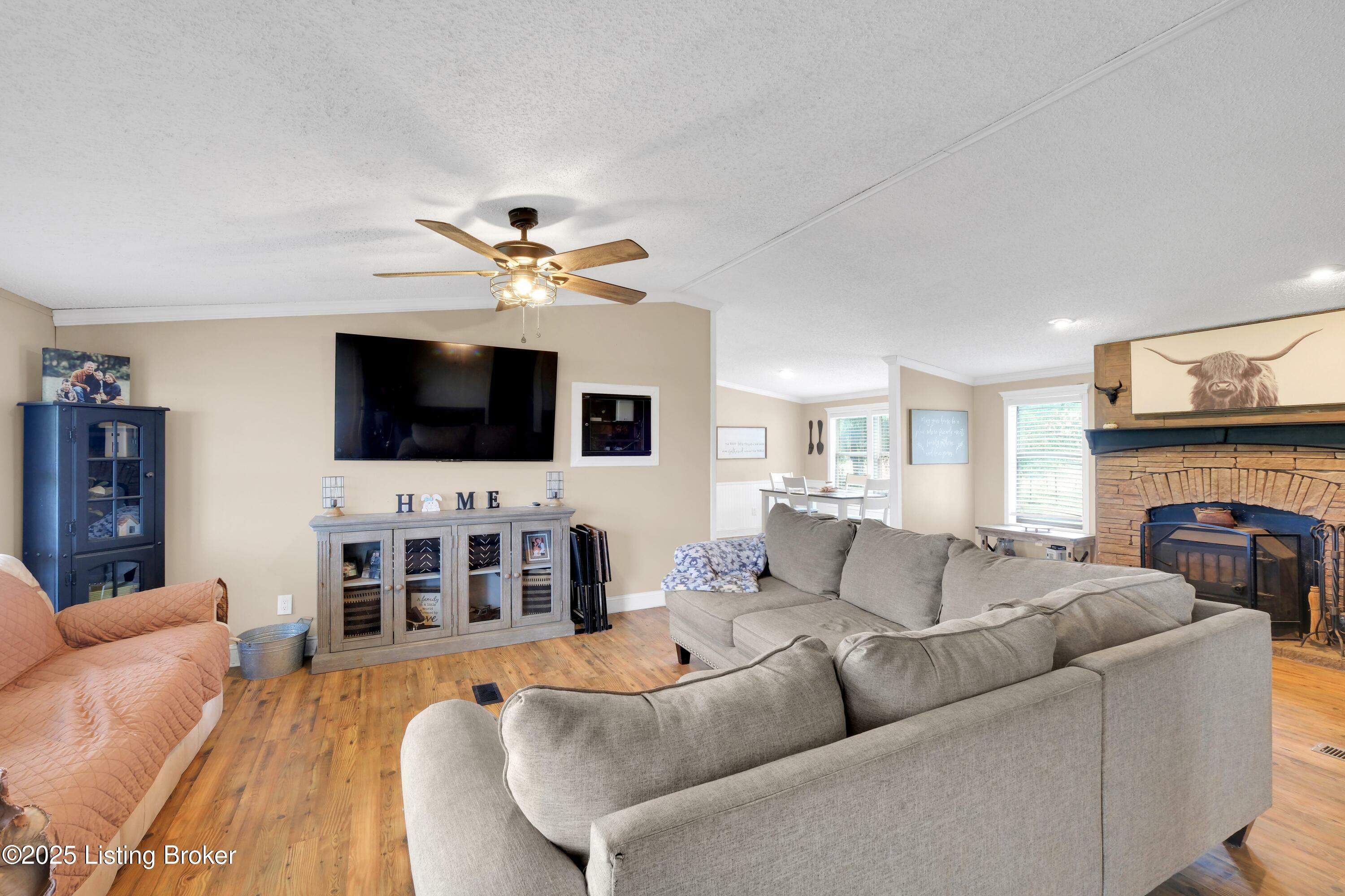 Property Photo: 302 Jackson Hill Rd KY 40165