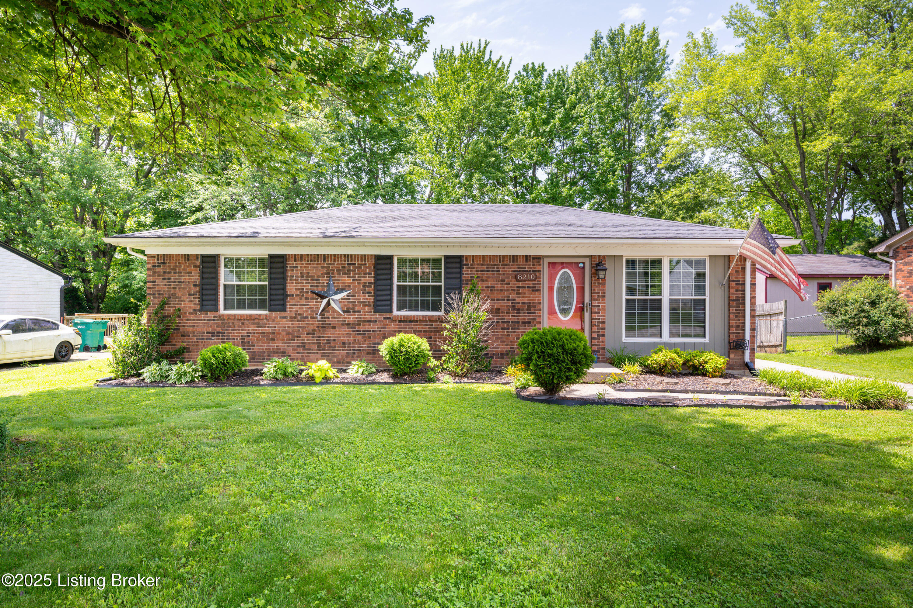 Property Photo: 8210 Sandidge Dr KY 40228