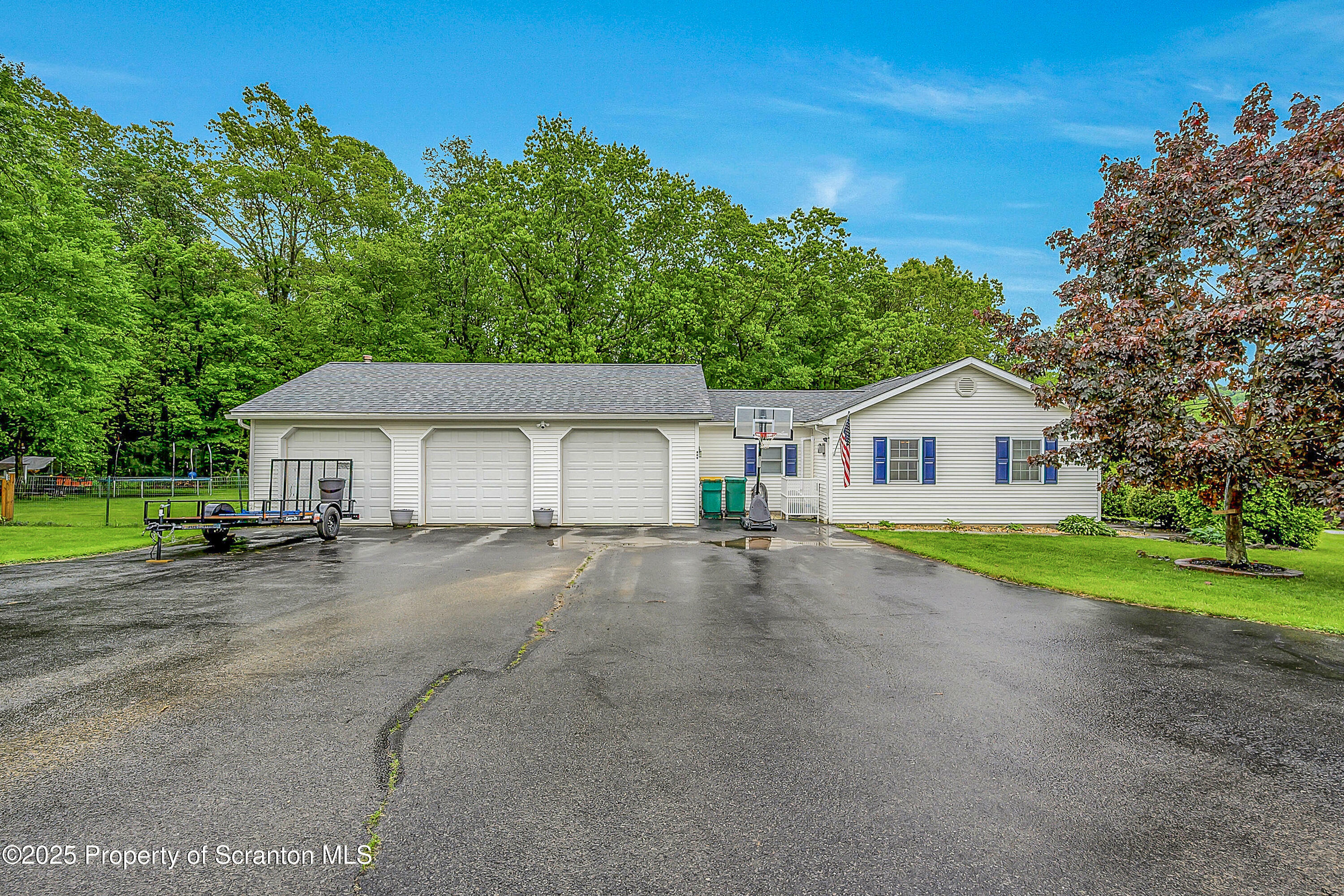 Property Photo: 197 Highfield Drive PA 18657