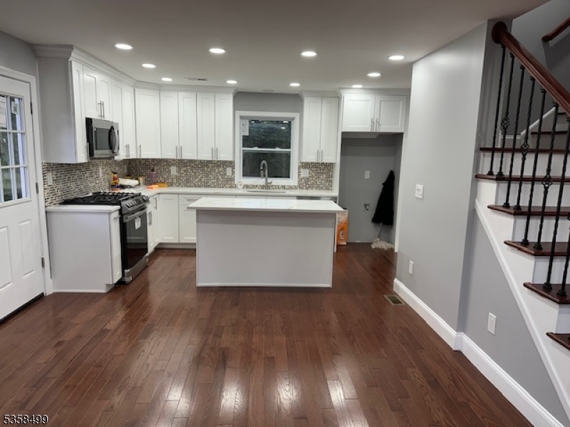 Property Photo:  1552 Elaine Ter  NJ 07083 