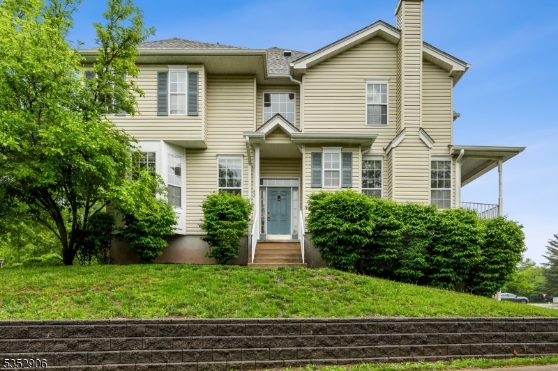 32 Stratton Ct  Raritan Twp. NJ 08822 photo