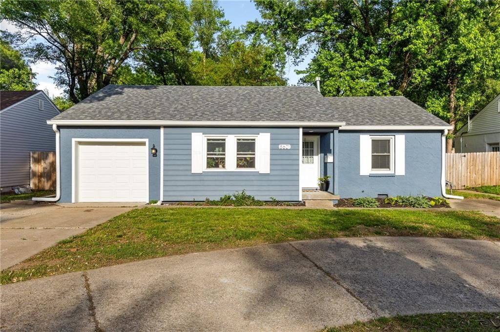 Property Photo:  8601 Wornall Road  MO 64114 