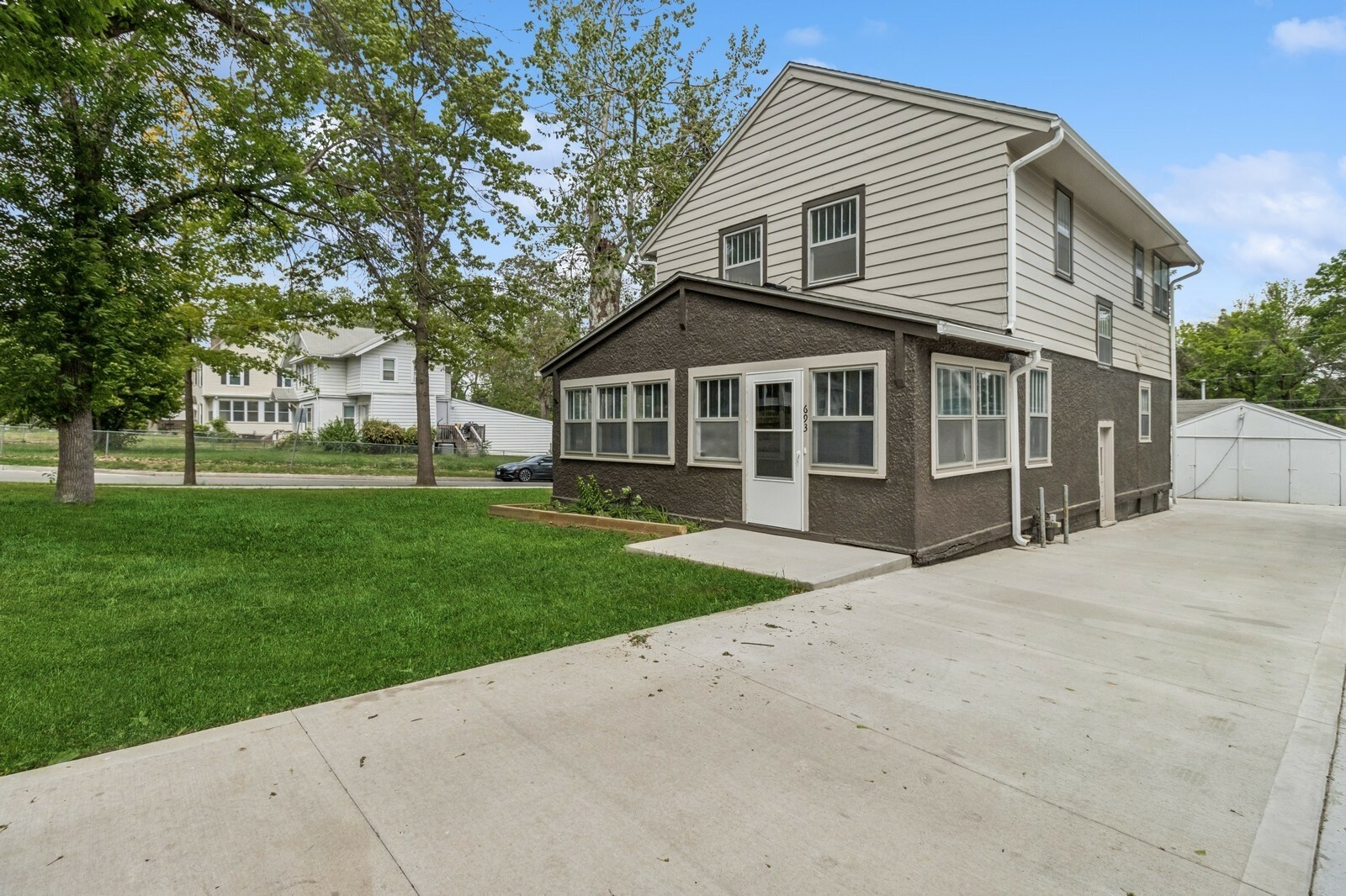Property Photo: 693 35th Street IA 50312
