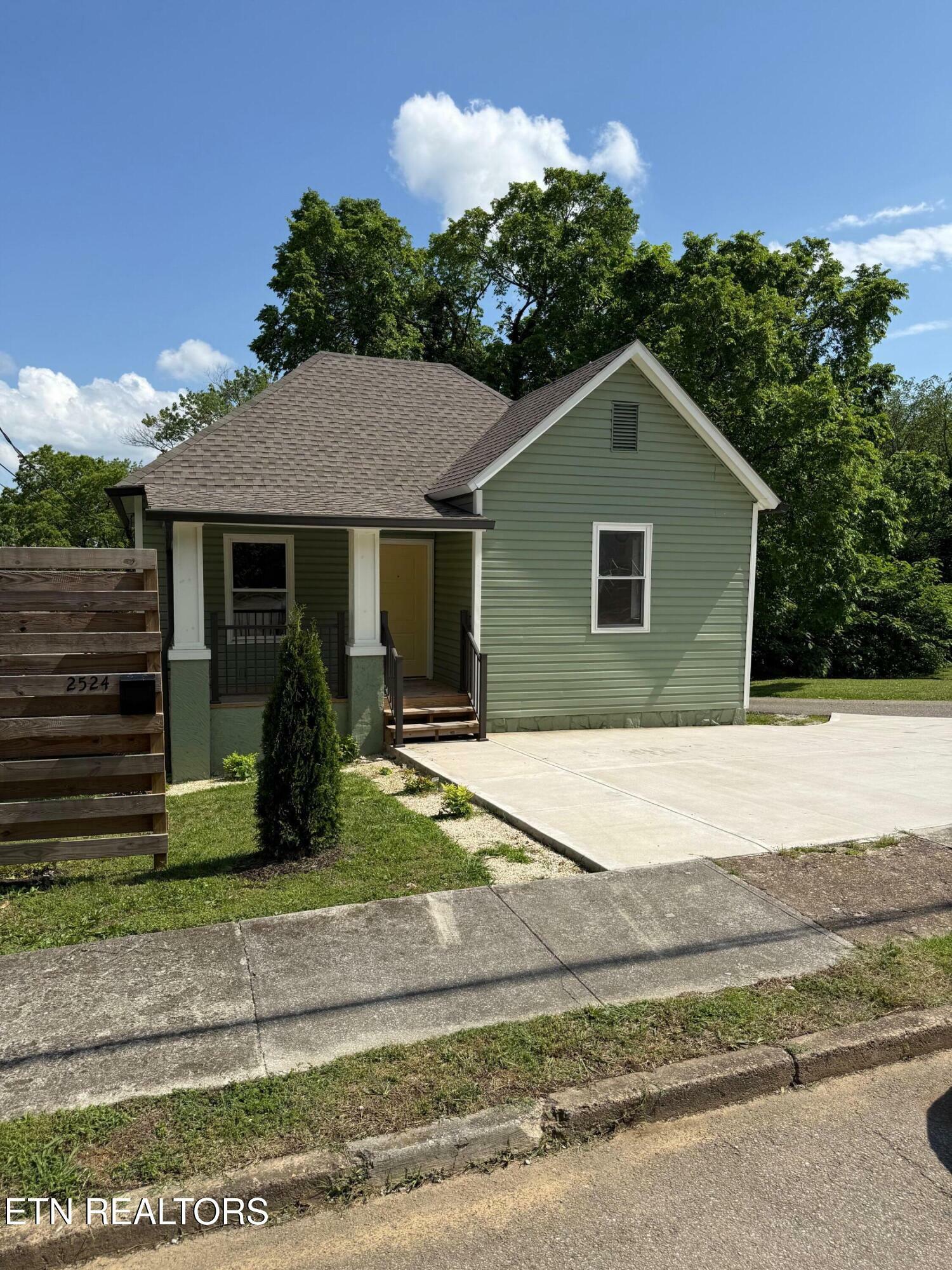 Property Photo: 2524 E Glenwood Ave TN 37917